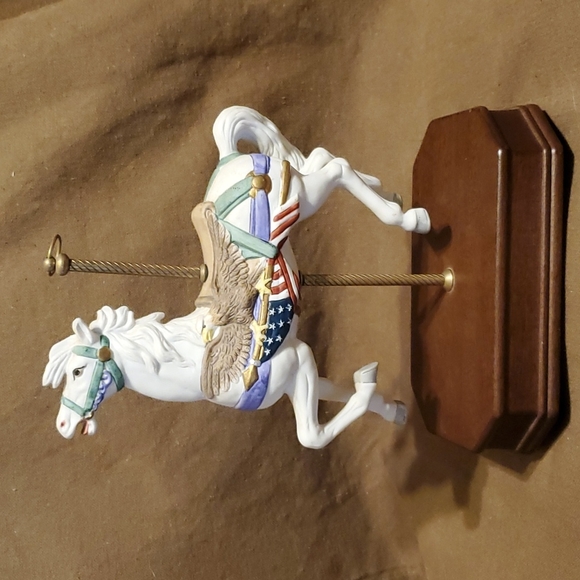 Porcelain Carousel Horse with American Flag & Eagle Wood Base Musical - Picture 1 of 5